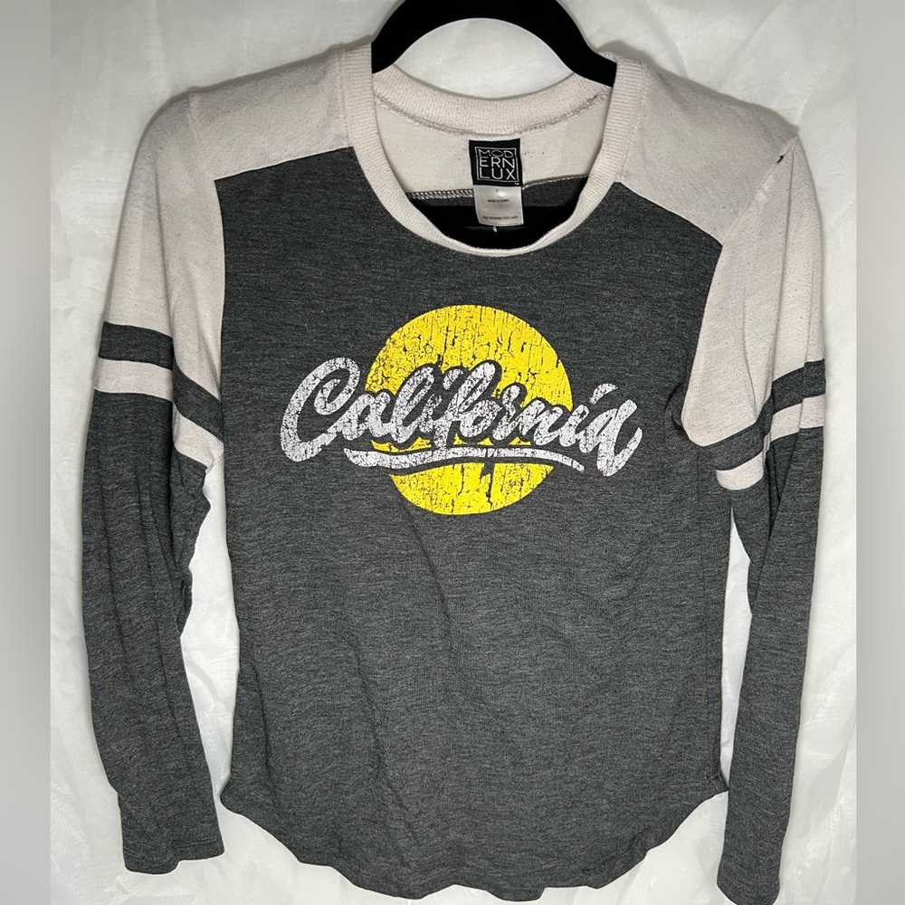 Modern Lux distressed California tulip hem long sleeve